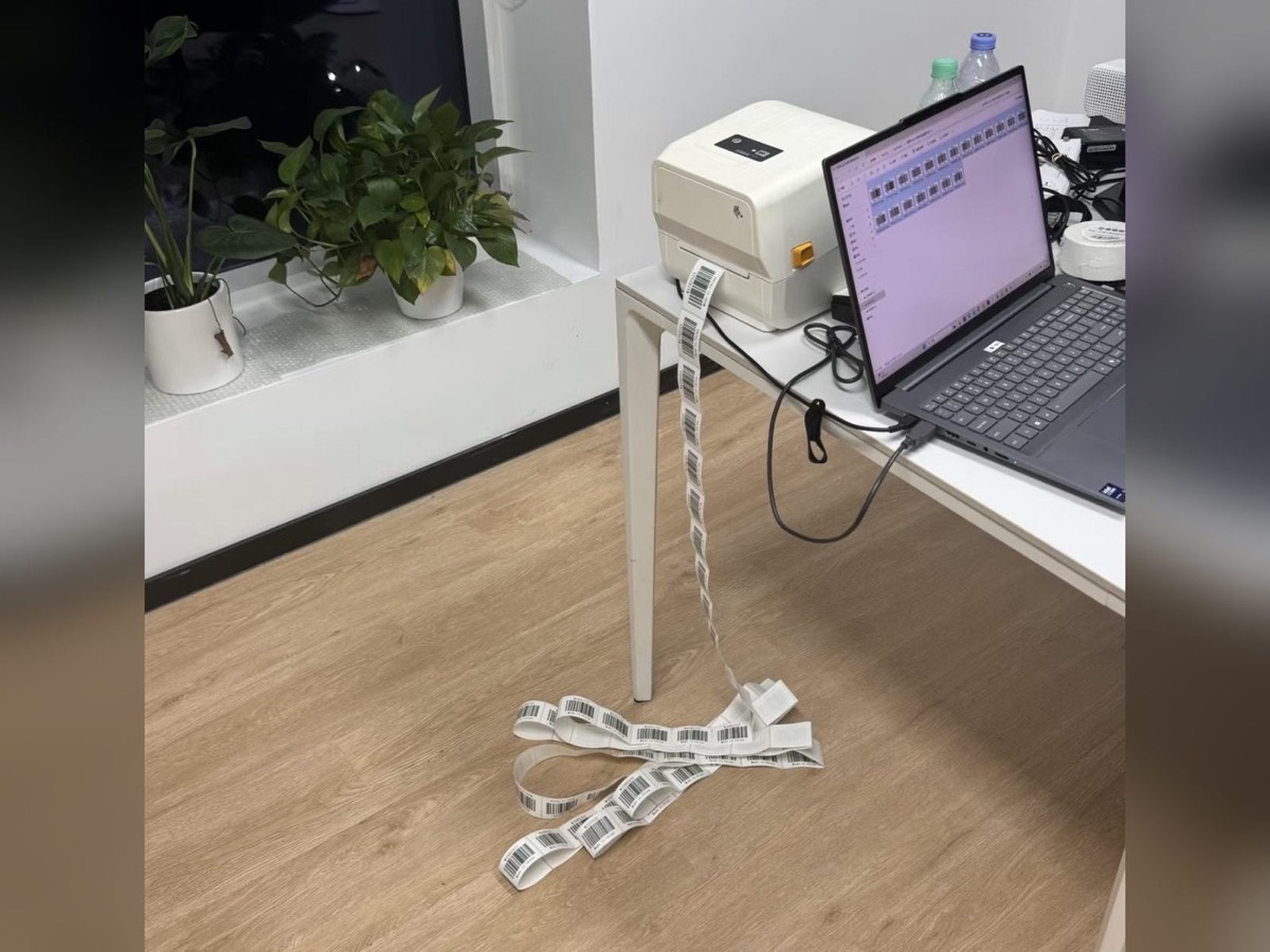Thermal label printer producing shipping barcode labels nonstop