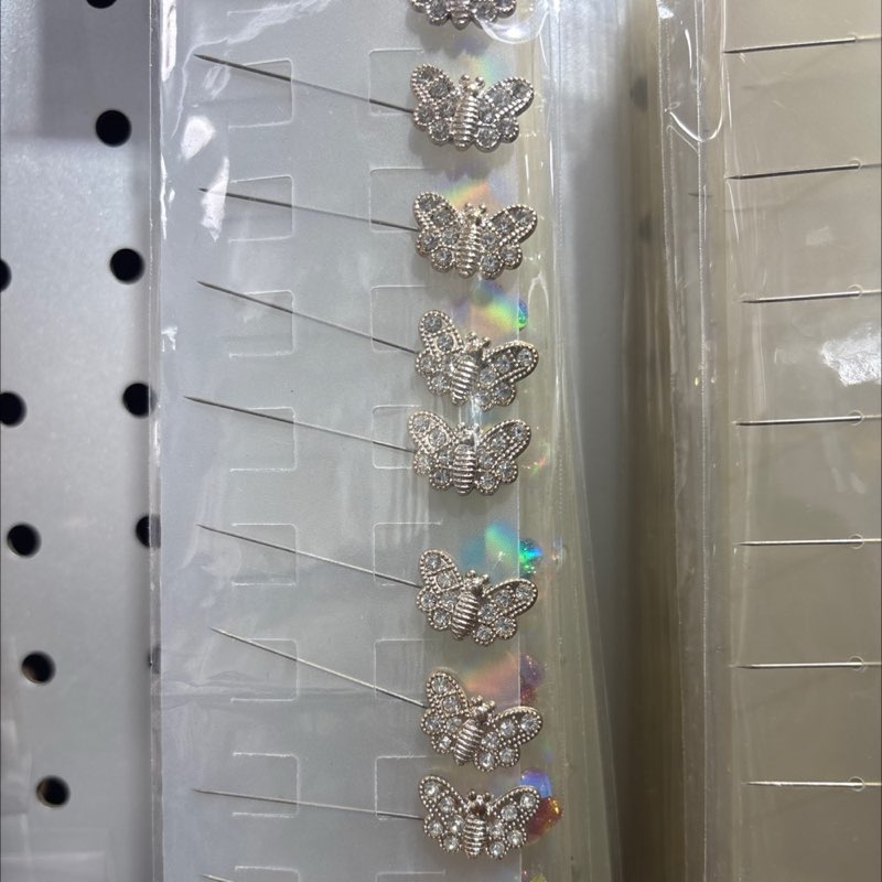 Crystal pear-shaped hijab pin
