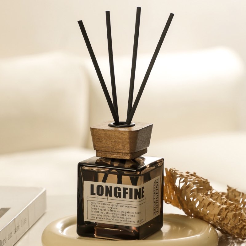 Reed diffuser set — flameless room fragrance