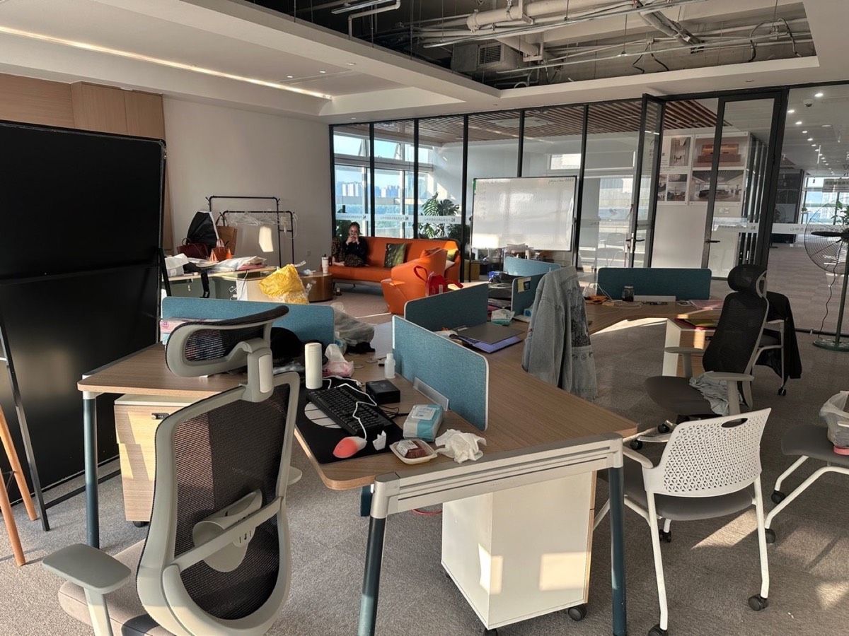 SourceToGulf office in Guangzhou, China sourcing team workspace