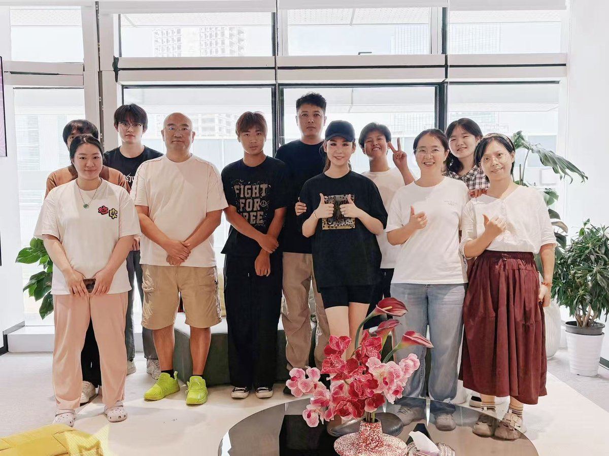 The SourceToGulf team in Guangzhou — the people who source, inspect and pack orders for Gulf buyers